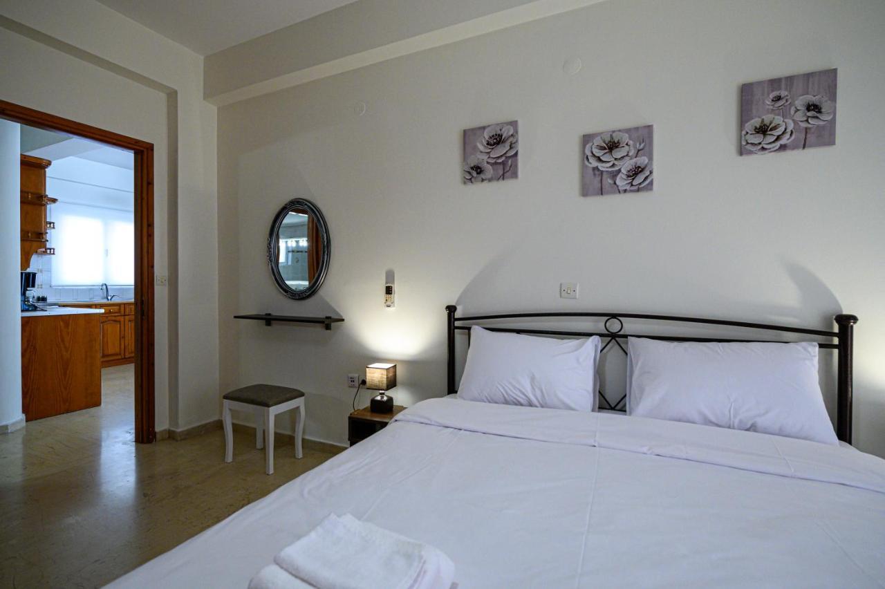 Oliva Apartment Kalamata Bagian luar foto