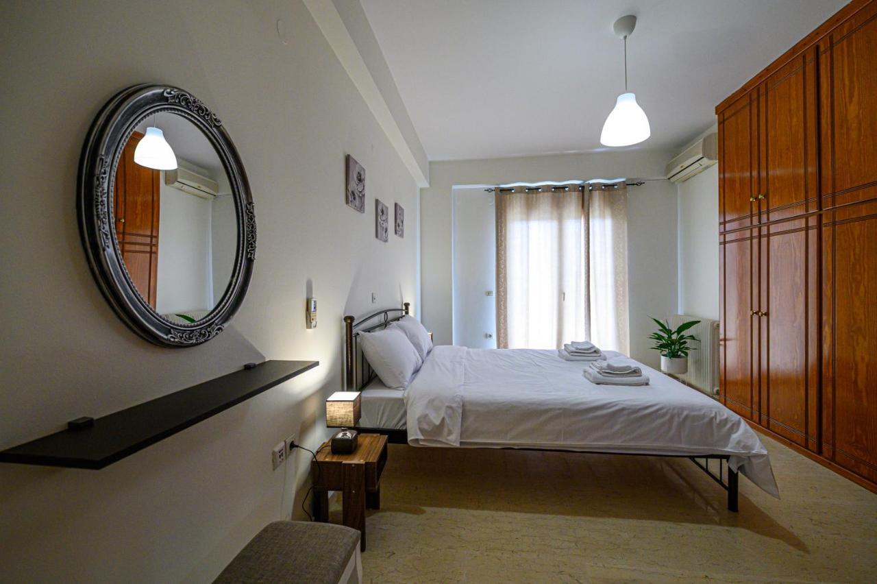 Oliva Apartment Kalamata Bagian luar foto